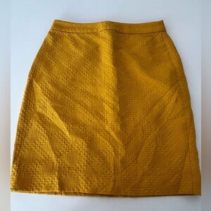 Ladies skirt size 4 banana republic, yellow/mustard color, fully lined.